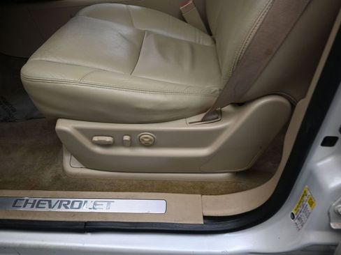 Used 2011 Chevrolet Avalanche LTZ AWD/4WD image 12