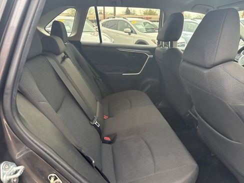 Used 2022 Toyota RAV4 LE AWD/4WD image 16