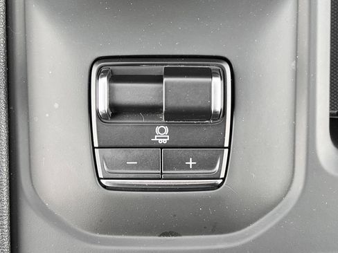 Used 2025 GMC Sierra 1500 AT4 w/ AT4 Premium Package image 26