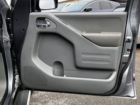 Used 2018 Nissan Frontier SV image 26