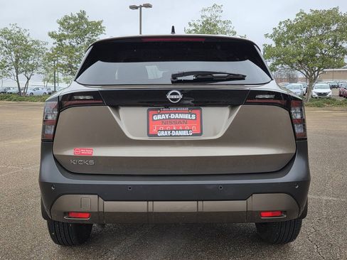 Used 2026 Nissan Kicks SV image 5
