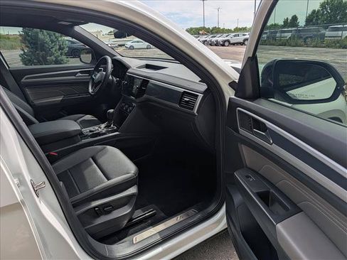 Used 2023 Volkswagen Atlas Cross Sport SEL R-Line AWD/4WD image 12