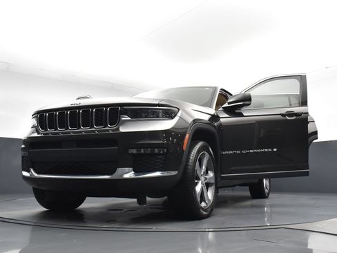 Used 2022 Jeep Grand Cherokee L Limited RWD image 31