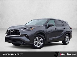 Used 2025 Toyota Highlander LE FWD video 1