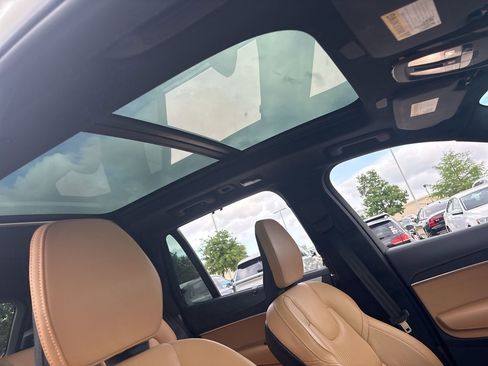 Used 2024 Volvo XC90 T8 Ultimate w/ Lounge Package image 15