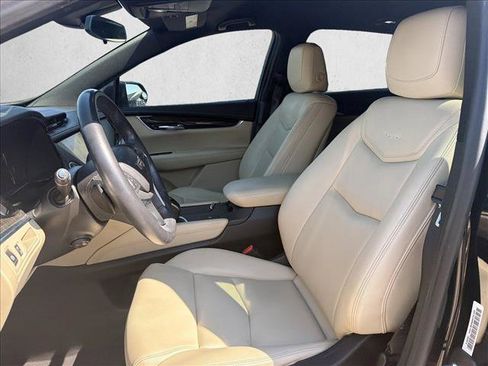 Used 2017 Cadillac XT5 FWD image 12