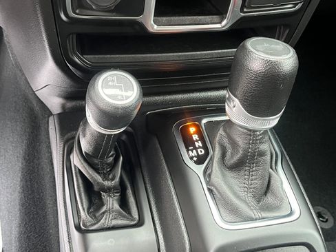 Used 2022 Jeep Wrangler Sport AWD/4WD image 15