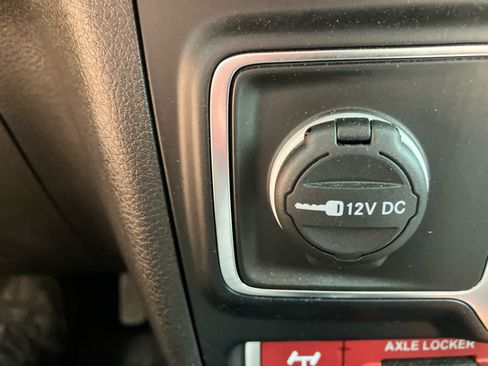 Used 2024 Jeep Wrangler Unlimited AWD/4WD image 31