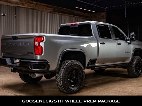 Used 2024 Chevrolet Silverado 2500 ZR2 w/ Technology Package image 10