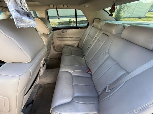 Used 2011 Cadillac DTS Luxury FWD image 9