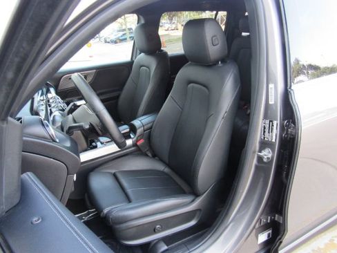 Used 2022 Mercedes-Benz GLB 250 w/ Premium Package Lite image 6