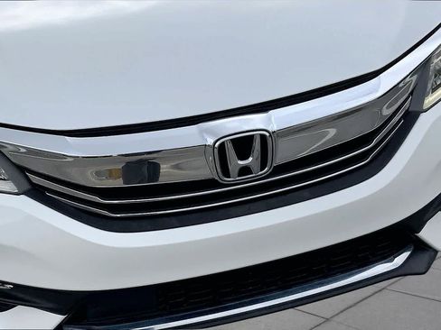Used 2016 Honda Accord Touring image 30