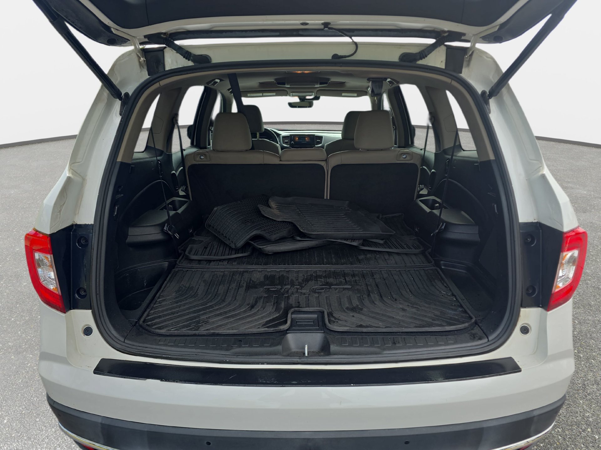 Used 2021 Honda Pilot Touring image 12