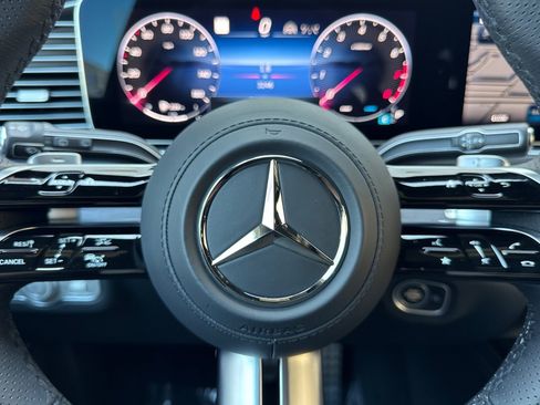 Certified 2025 Mercedes-Benz GLS 580 4MATIC image 31