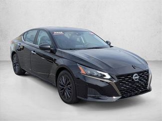 Used 2025 Nissan Altima 2.5 SV video 3