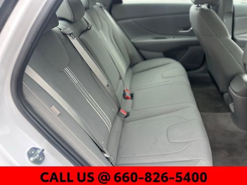 Used 2025 Hyundai Elantra SEL image 6