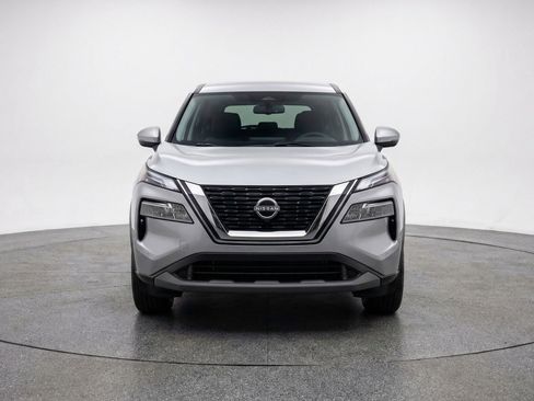 Used 2025 Nissan Rogue SV image 2