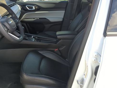 Used 2025 Jeep Compass Limited AWD/4WD image 15