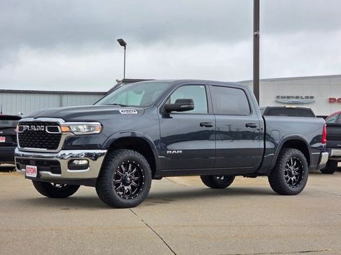 Used 2025 RAM 1500 Big Horn AWD/4WD image 3