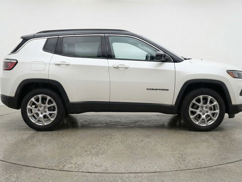 Used 2025 Jeep Compass Limited image 11