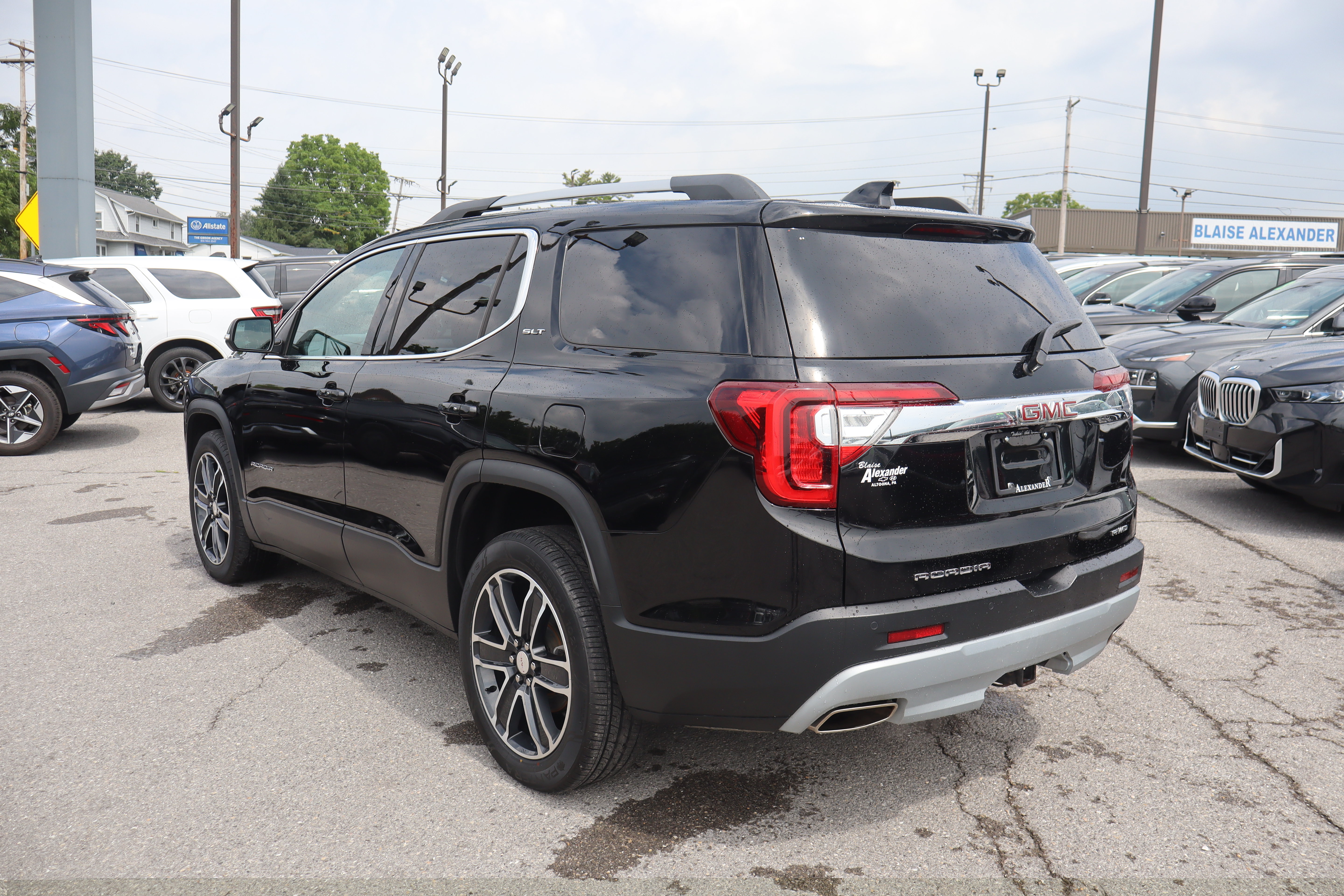 Used 2023 GMC Acadia SLT w/ Technology Package AWD/4WD image 6