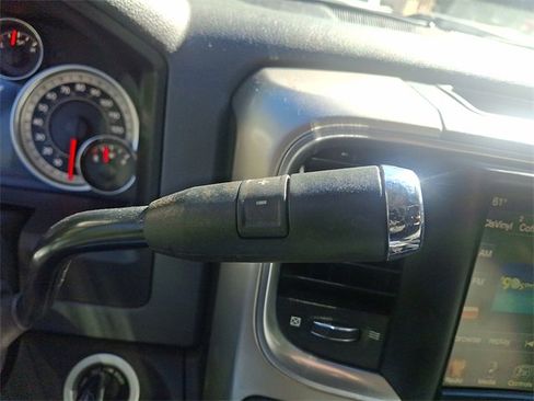 Used 2017 RAM 2500 SLT w/ Luxury Group image 16