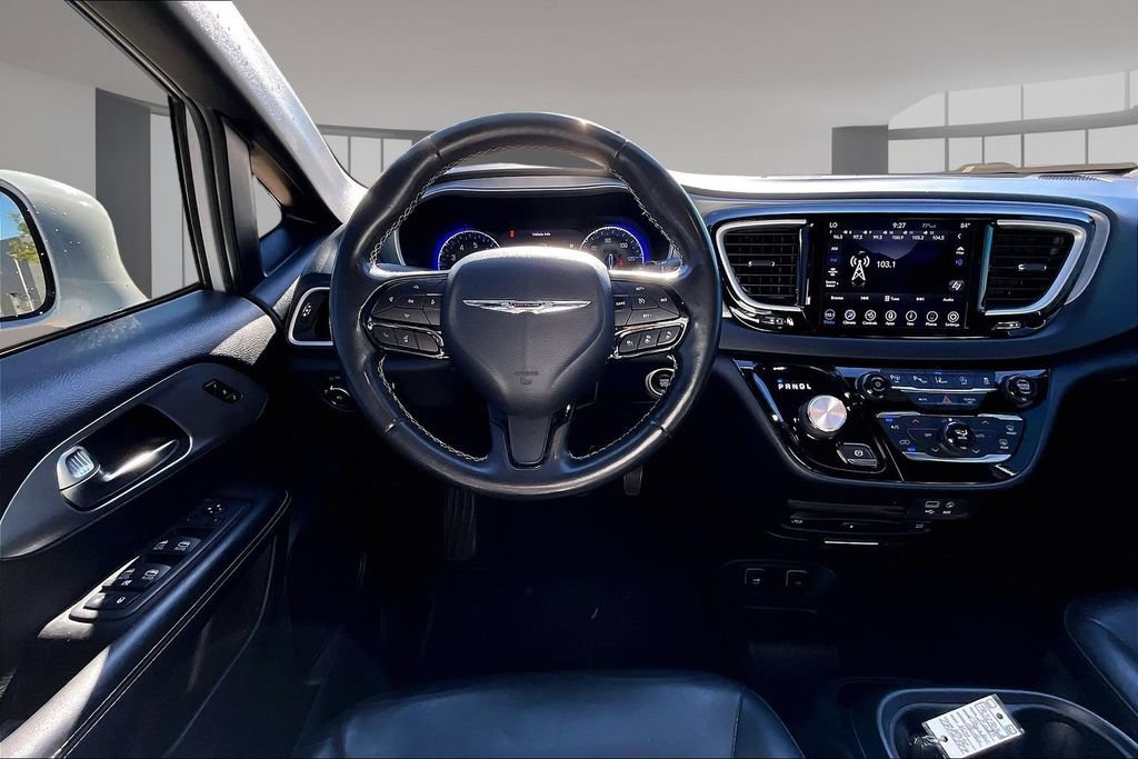 Used 2020 Chrysler Pacifica Touring-L Plus w/ Advanced Safetytec Group FWD image 5