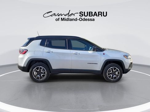 Used 2025 Jeep Compass Trailhawk AWD/4WD image 9