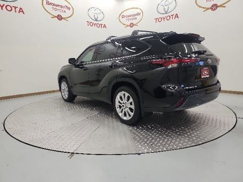 Used 2025 Toyota Highlander Limited AWD/4WD image 6