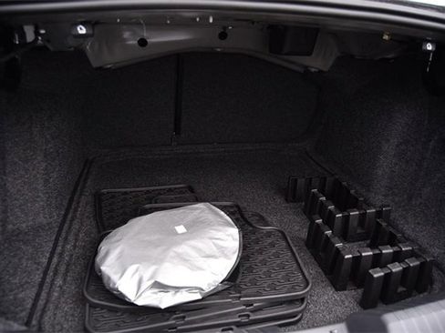 Certified 2025 Volkswagen Jetta SE w/ Sunroof Package image 24