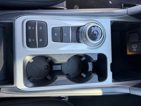 Used 2024 Ford Explorer XLT image 18