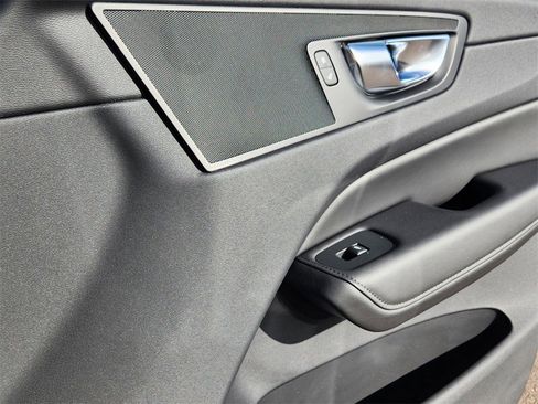 New 2025 Volvo XC60 B5 Core w/ Protection Package Premier image 18