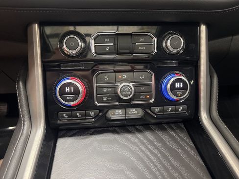 Used 2024 GMC Yukon XL Denali image 39