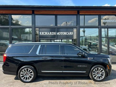 Used 2025 GMC Yukon XL Denali w/ Denali Reserve Package AWD/4WD image 1