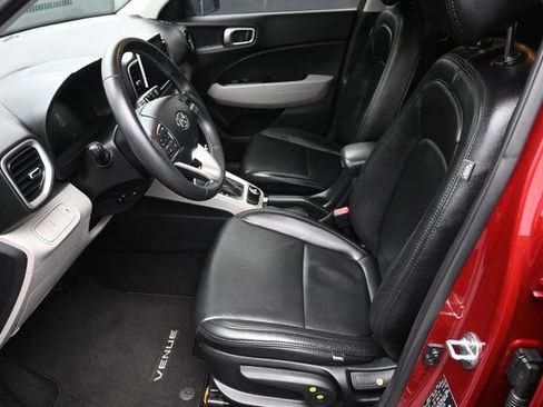 Used 2024 Hyundai Venue SEL FWD image 21