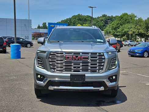 Used 2025 GMC Yukon XL Denali AWD/4WD image 2