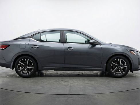Used 2025 Nissan Sentra SV FWD image 11