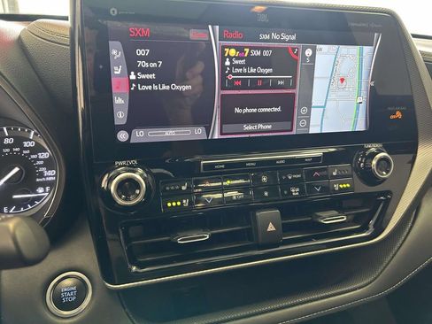 Used 2020 Toyota Highlander Platinum FWD image 26
