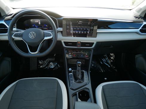 New 2025 Volkswagen Taos SE image 5