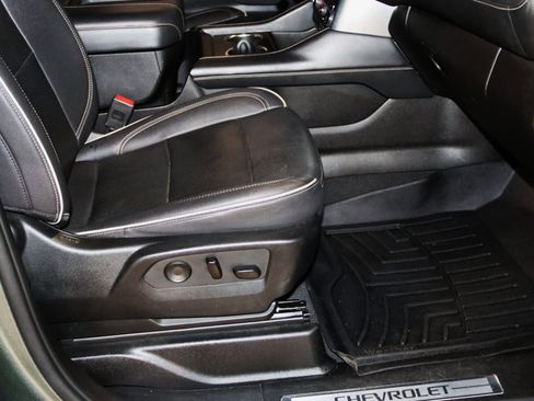 Used 2023 Chevrolet Suburban Premier AWD/4WD image 61
