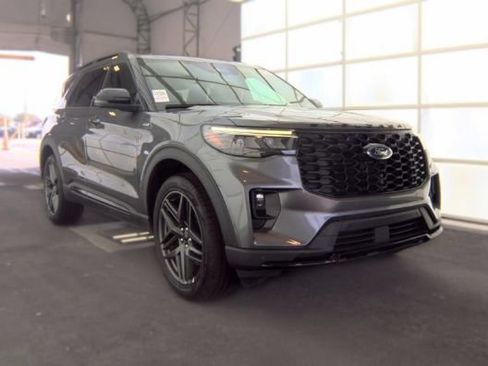 Used 2025 Ford Explorer ST-Line w/ ST-Line Street Pack AWD/4WD image 1