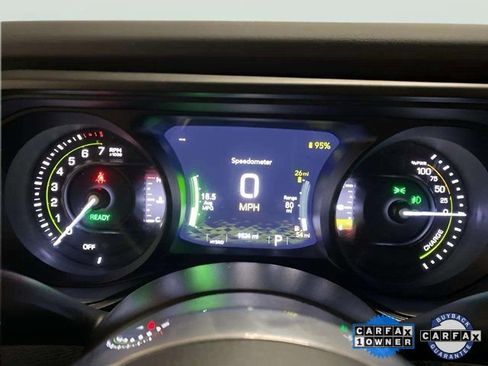 Used 2025 Jeep Wrangler Unlimited Sahara w/ Safety Group image 8