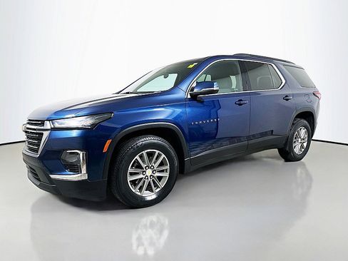 Used 2023 Chevrolet Traverse LT image 3