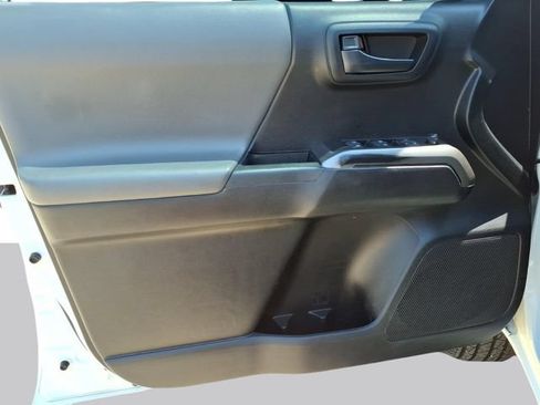 Used 2021 Toyota Tacoma SR5 AWD/4WD image 10