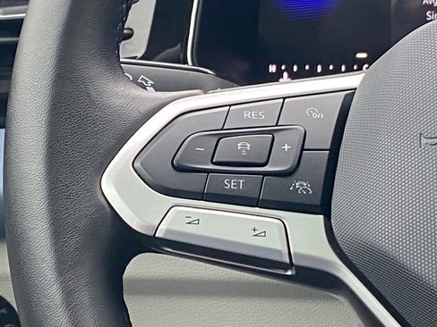 Certified 2025 Volkswagen Jetta SE image 5