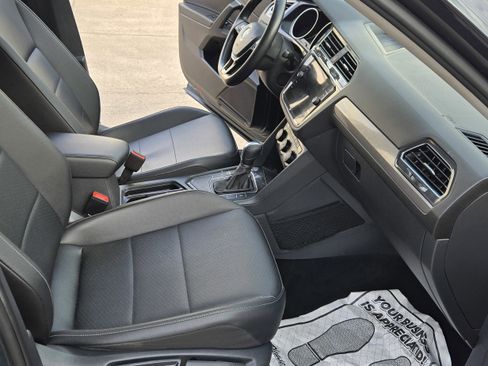 Used 2019 Volkswagen Tiguan SE image 25