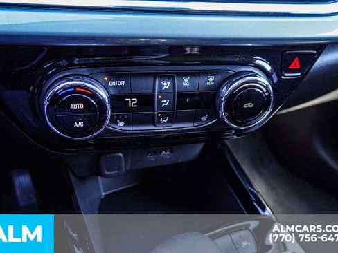 Used 2025 Chevrolet Trax LT w/ LT Convenience Package image 42