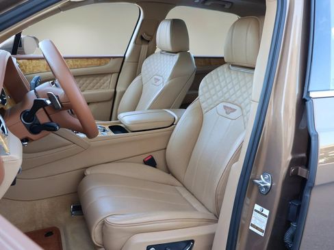 Used 2022 Bentley Bentayga AWD/4WD image 15