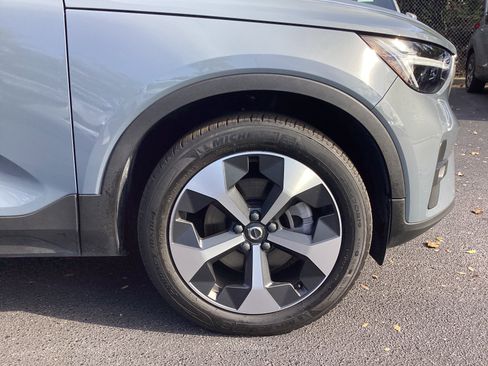 Certified 2023 Volvo XC40 B4 Plus w/ Protection Package Premier image 13