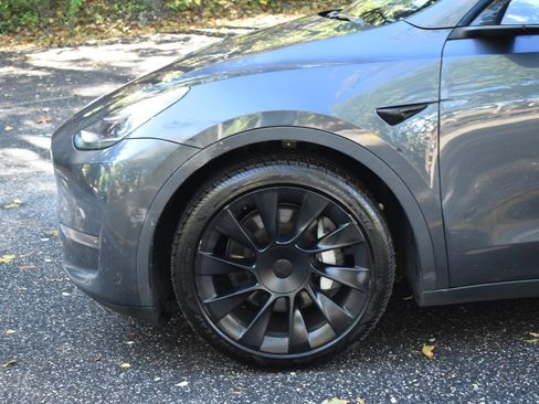 Used 2021 Tesla Model Y Long Range image 36